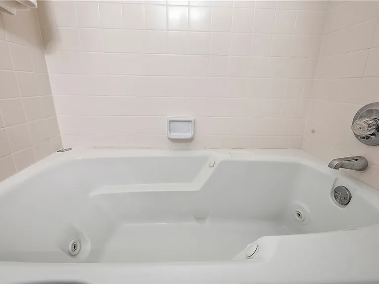 655 W Lake Jasmine Cir #207 — Photo 31