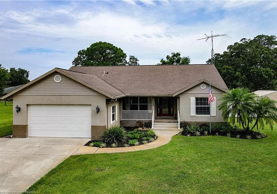 1st image of 225 Oak Knolls Cir