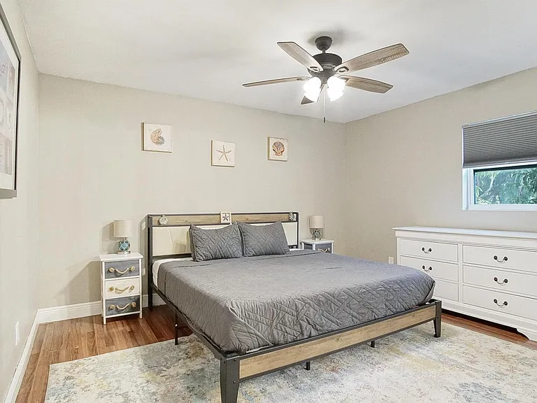 1002 Avenue E — Photo 19