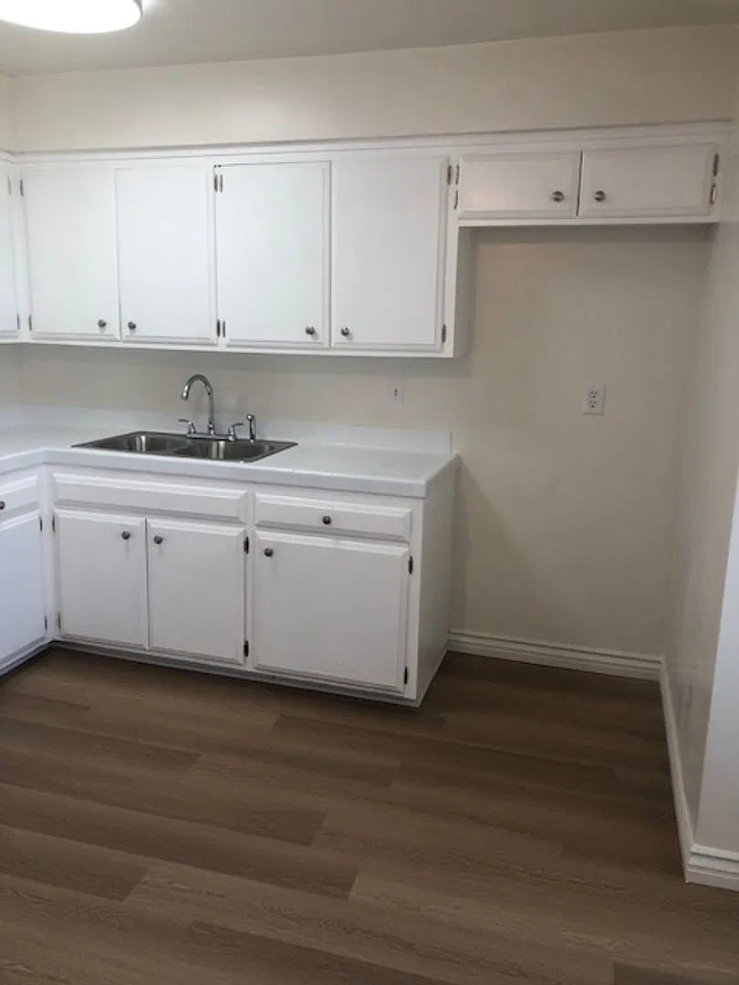 10611 Western LLC — Photo 4