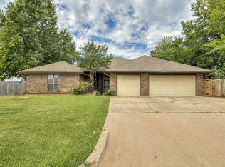 311 Tumbleweed Rd, Yukon, OK 73099