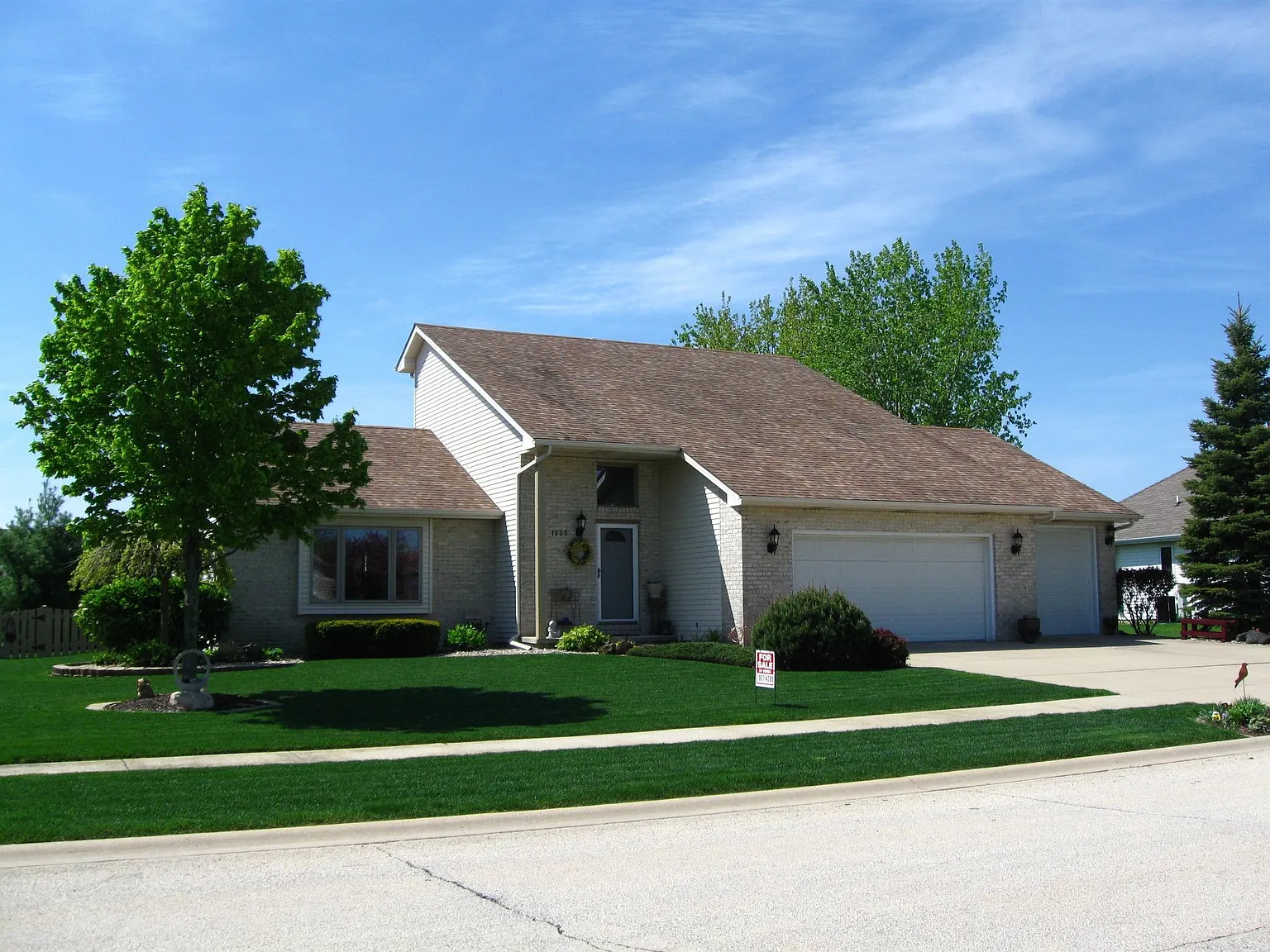 1225 Vantage Ln photo 1