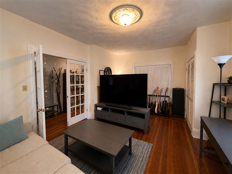 1st image of 23 Willow Ave