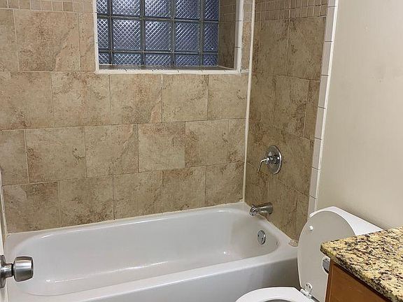 5th image of 2513 N Southport Ave Unit Gf