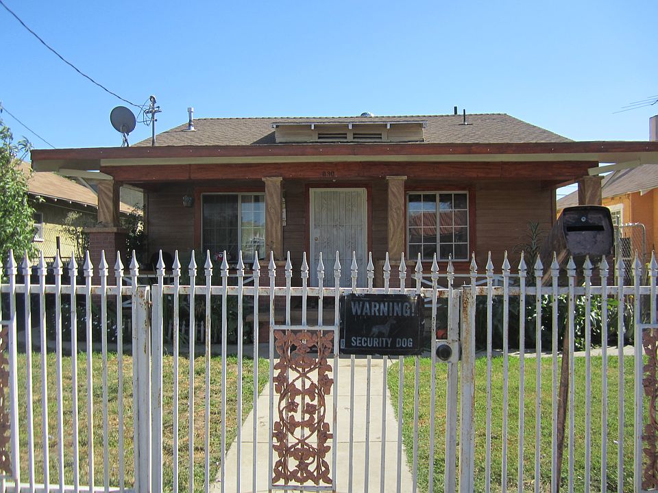 1st image of 830 W 43rd Pl