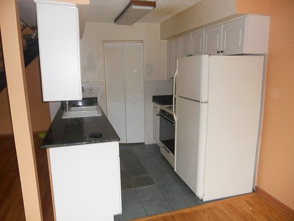 2nd image of 1422 Cove Dr #237-B