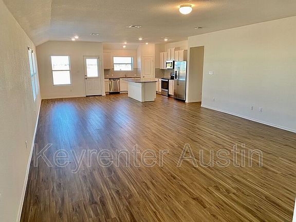3rd image of 110 Pumpkin Dr