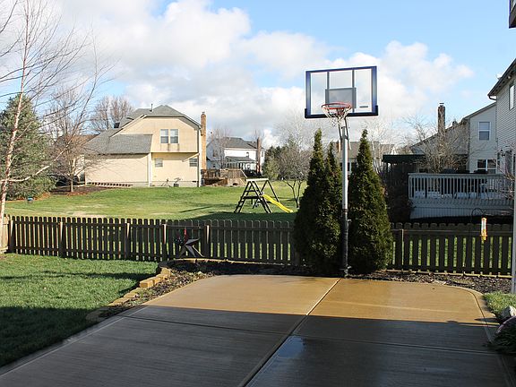 3rd image of 626 Cherry Hill Dr