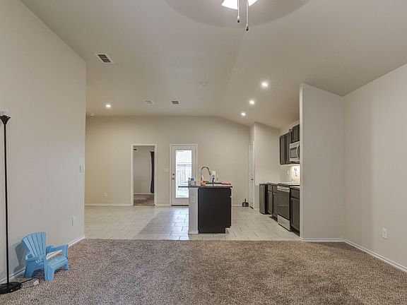 4th image of 14303 Vernon Ave