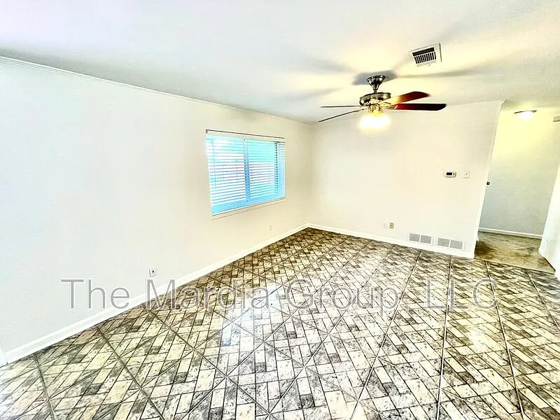 3 bed, 2.0 bath, 1274 sqft, $1,950 — Photo 4