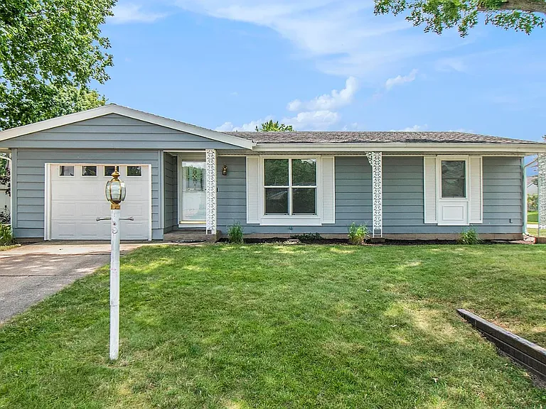 3708 Greenmont Dr — Photo 2