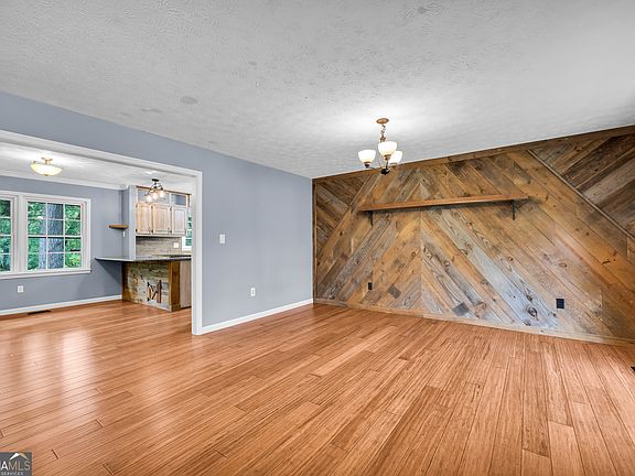3rd image of 167 Spalding Ct