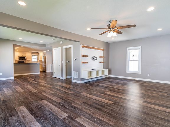 4th image of 504 D Ave