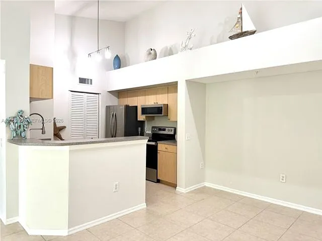 1020 Villa Ln — Photo 11