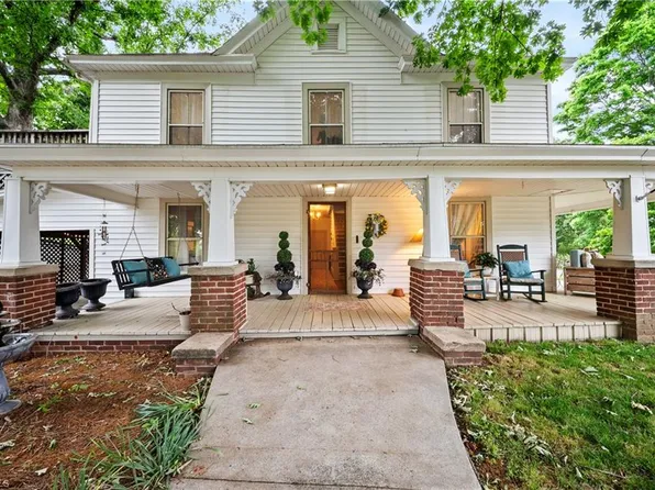 216 W 2nd St, Denton, NC 27239