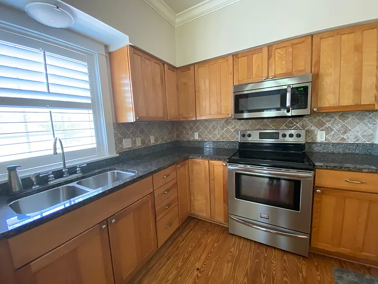 Kitchen, with granit counter tops and tile backsplash. Stainless steel appliances