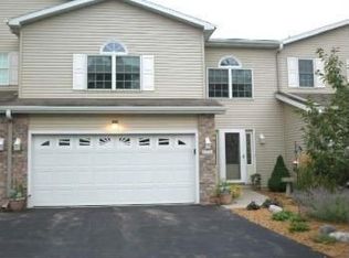 1027 E Green Tree Ct APT B, Appleton, WI 54915