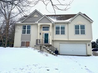 1540 Sauganash Ct, Gurnee, IL 60031
