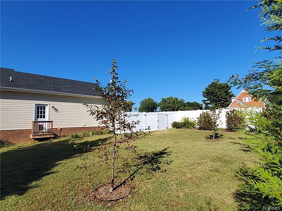 5th image of 8287 Windsor Dr