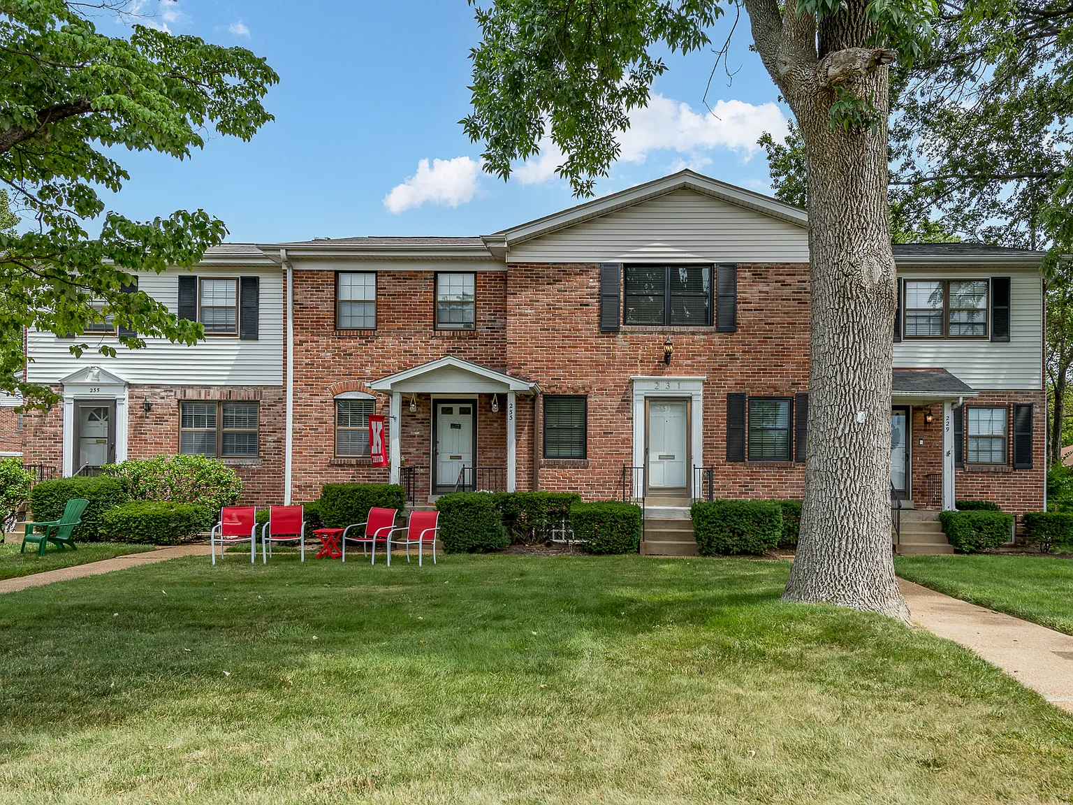 2 bed, $2,200 — Photo 1