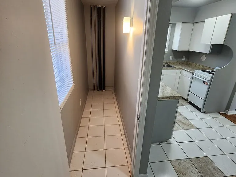 5112 NW Radial Hwy — Photo 10