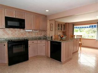 12 Flanders Ln, Wakefield, MA 01880