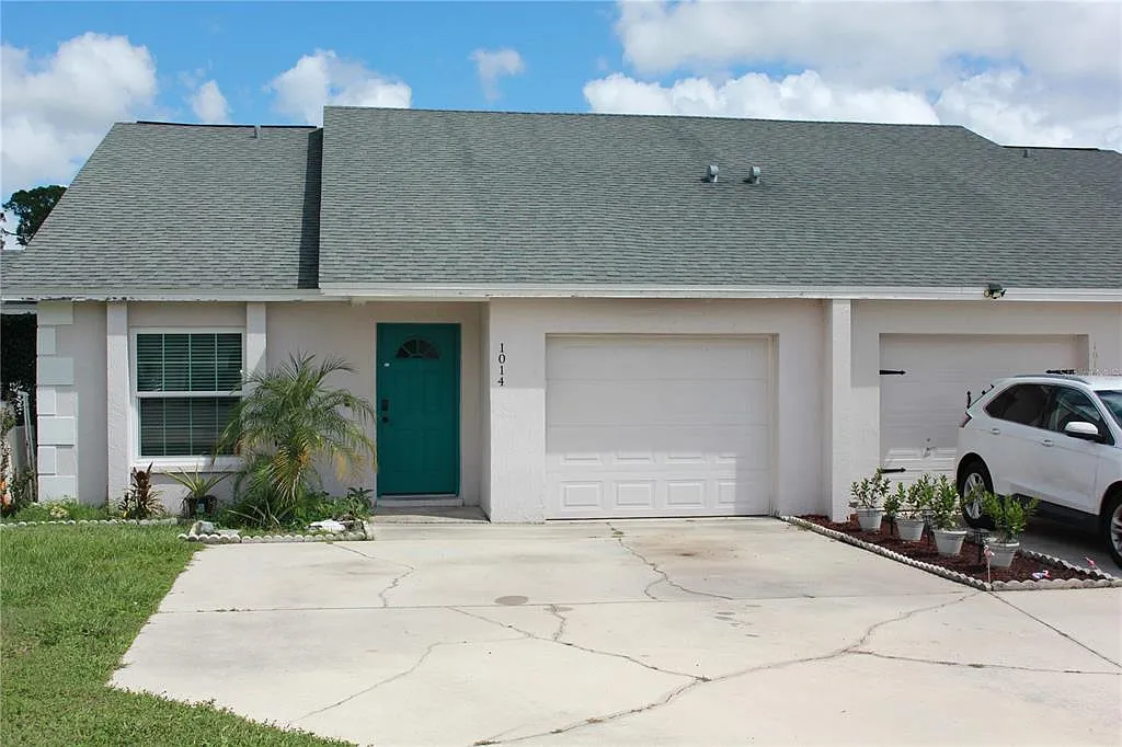 3 bed, 2.0 bath, 1352 sqft, $1,850 — Photo 1