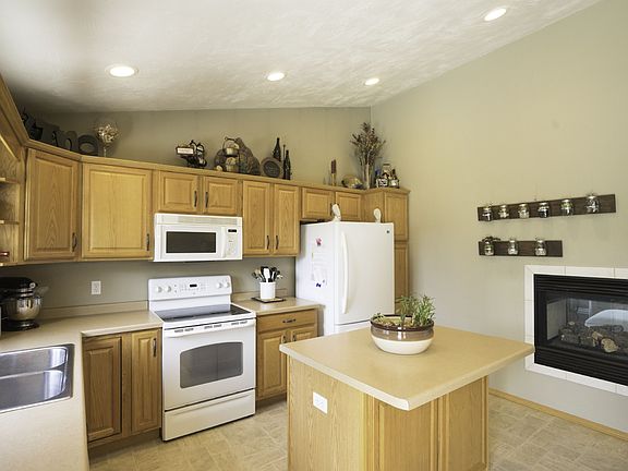 3rd image of 1557 Dalebrook Dr