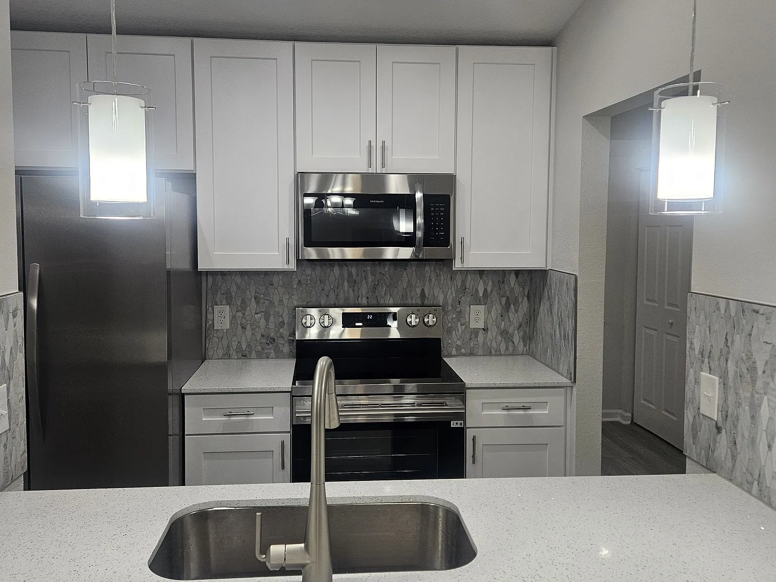 2 bed, 1000 sqft, $1,800 — Photo 1
