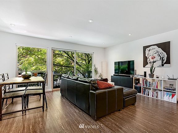 4th image of 601 14th Avenue E #203