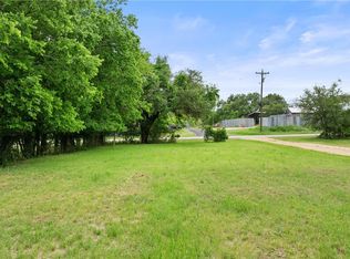 306 W Pecan Dr, Johnson City, TX 78636