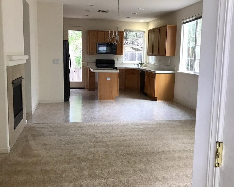 2nd image of 879 Holley Ct
