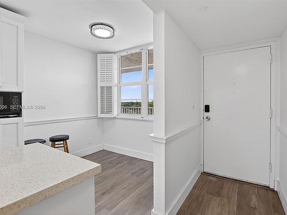 4th image of 250 Jacaranda Dr APT 703