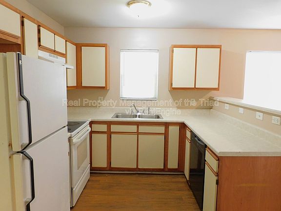 5th image of 909 Beaumont Ave