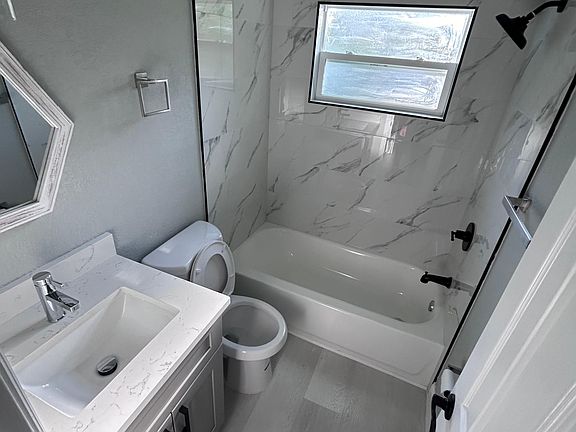4th image of 1171 16th Ave #1171