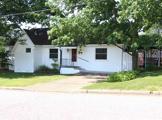 711 7th St, Nitro, WV 25143