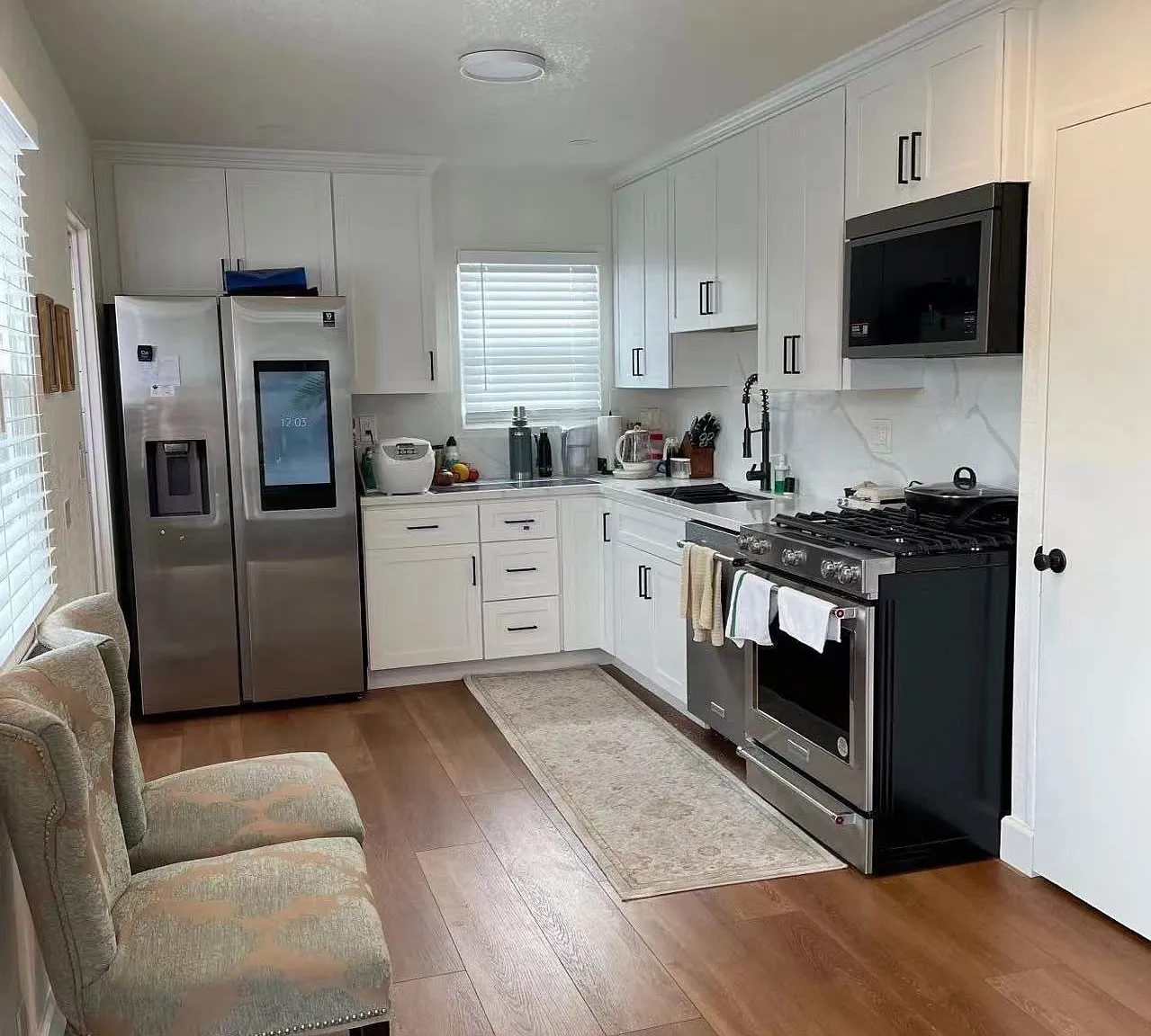 3 bed, 1000 sqft, $3,600 — Photo 2