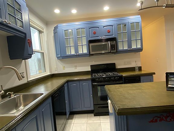 2nd image of 200 Hyde Park Ave #2