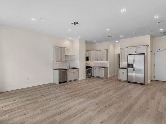 3rd image of 314 W 6th St #307