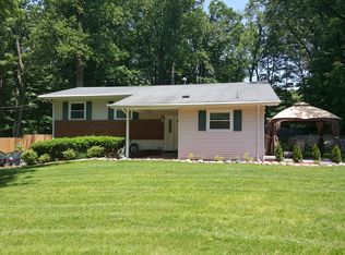 41 Midway Rd, Chestnut Ridge, NY 10977