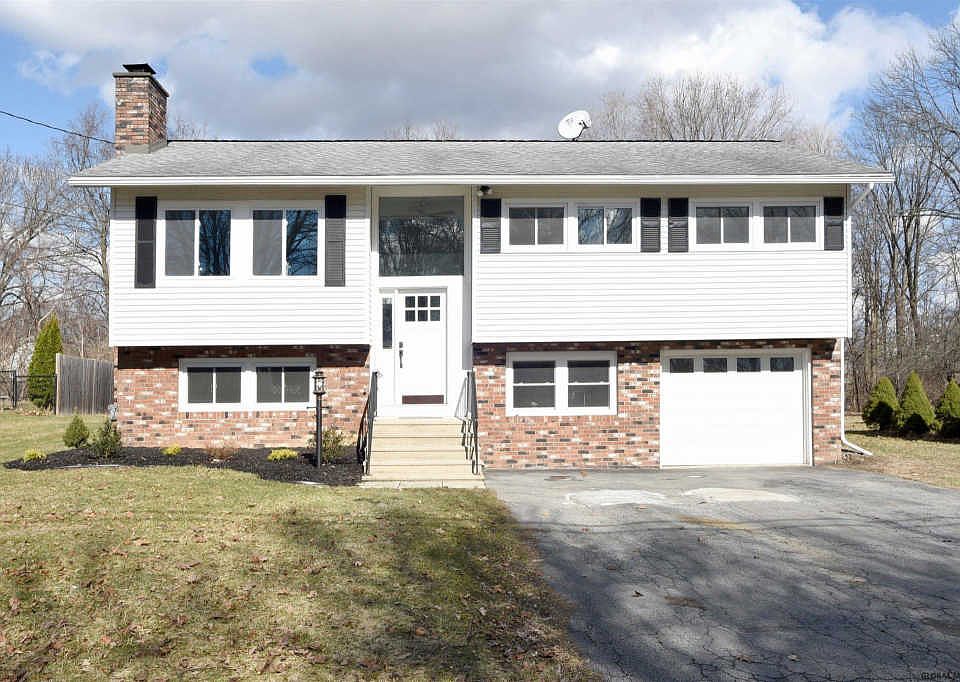 1st image of 16 Thornberry Dr
