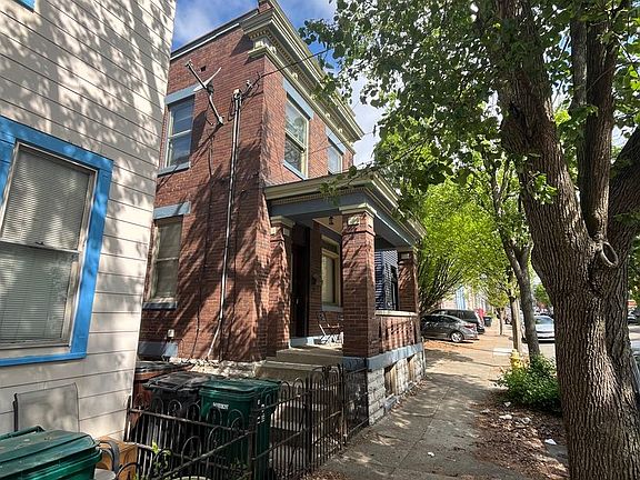 2nd image of 2215 Victor St #1