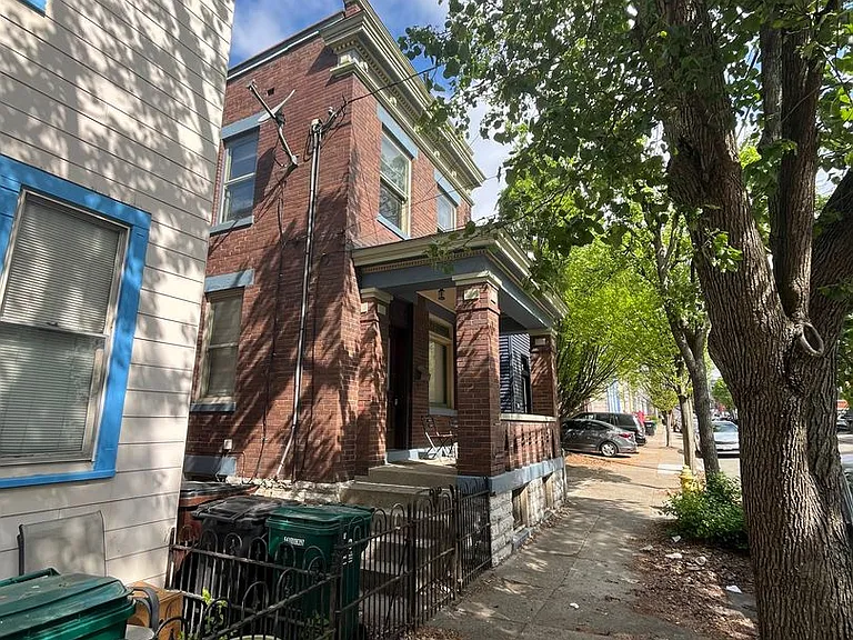 2215 Victor St — Photo 12
