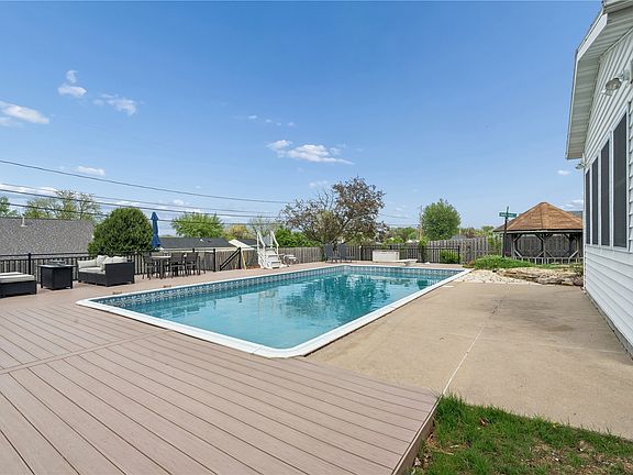 3rd image of 3614 Sue Ln NW