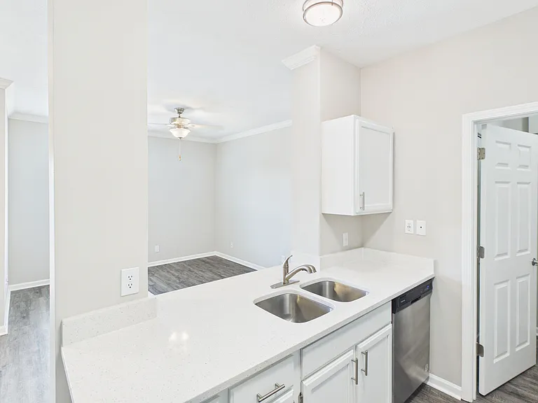 Elevate on Main — Photo 24