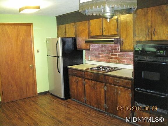 5th image of 204 Hillside Dr
