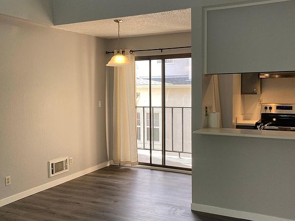 5th image of 838 Highland Ave