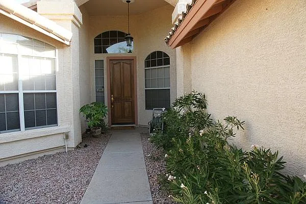 1307 W Stacey Ln — Photo 2