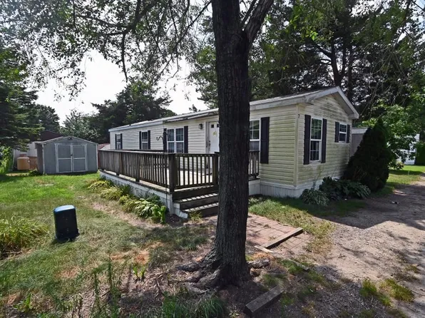 7 First Ave, Pocasset, MA 02559