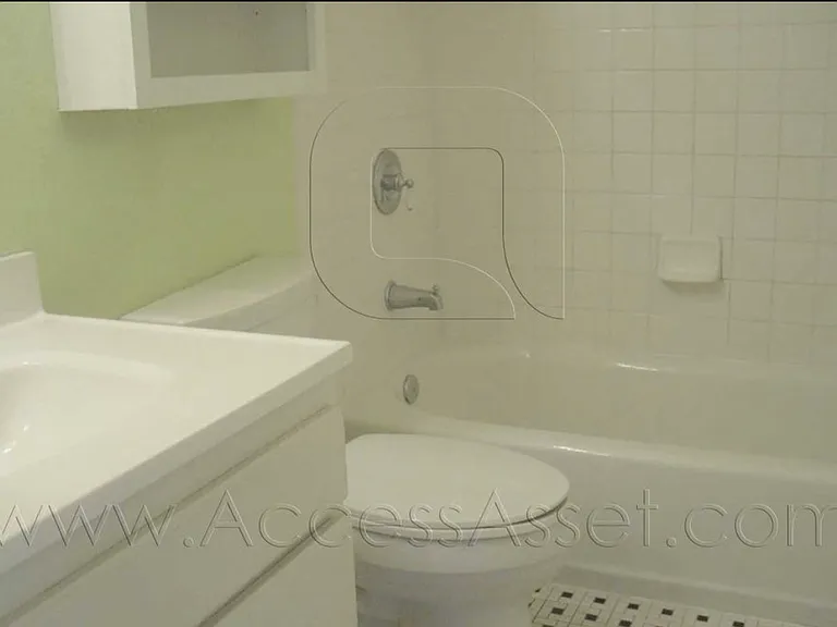 1235 N Lincoln St — Photo 11